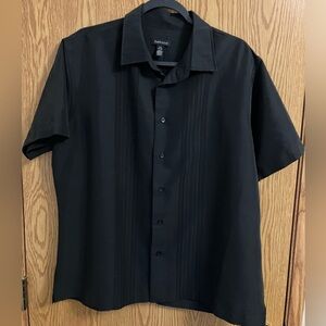 Van Heusen Men's Black Short Sleeve Button Down Shirt Large Neck 16-16 1/2.